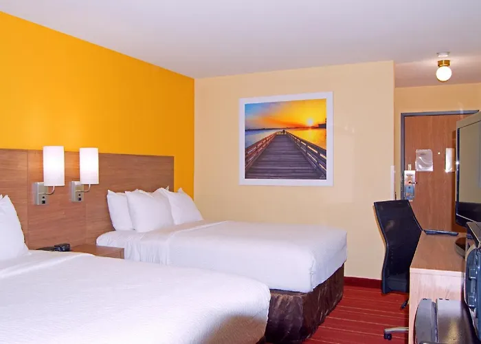 Days Inn By Wyndham Marquette