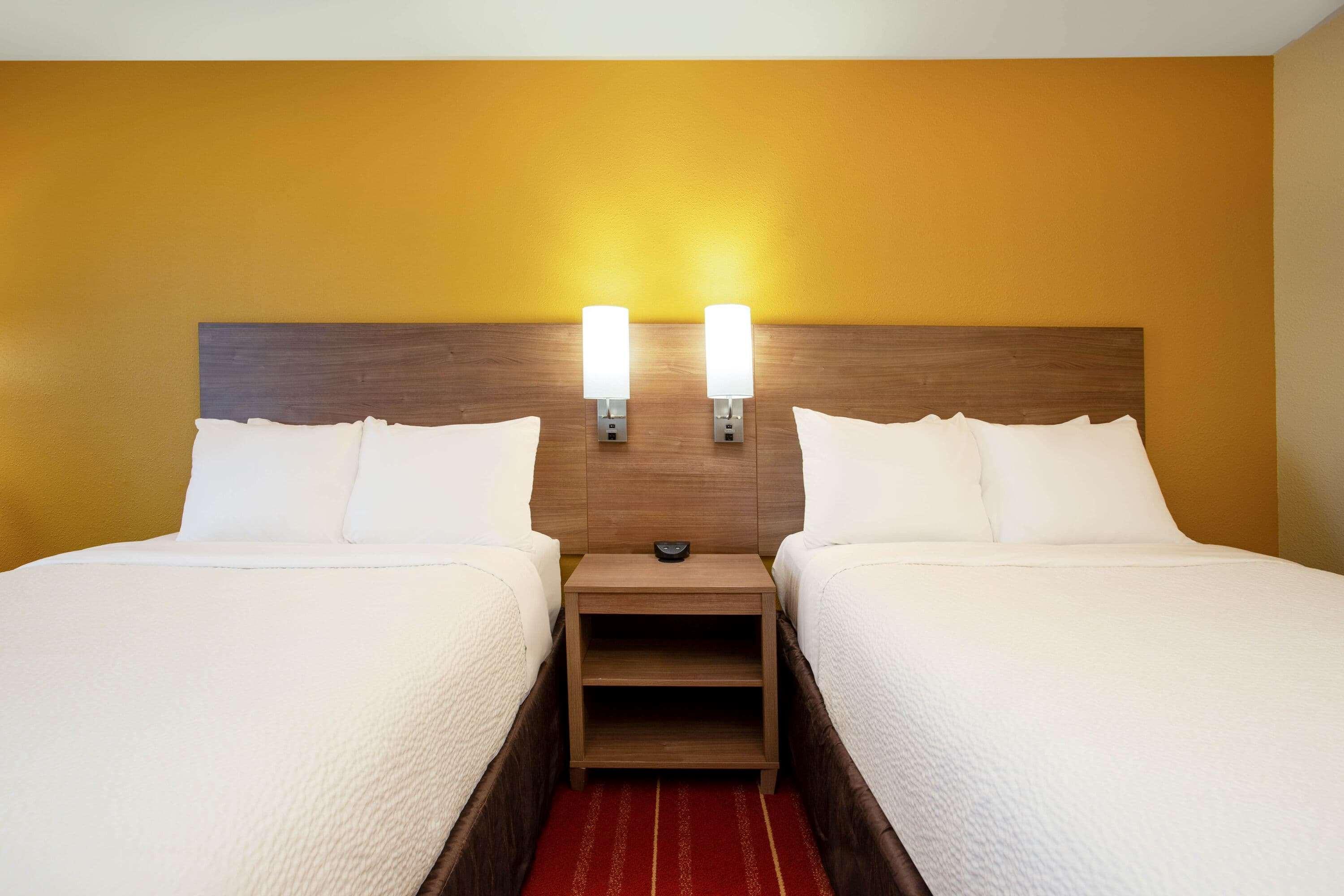 Days By Wyndham Hotel Marquette