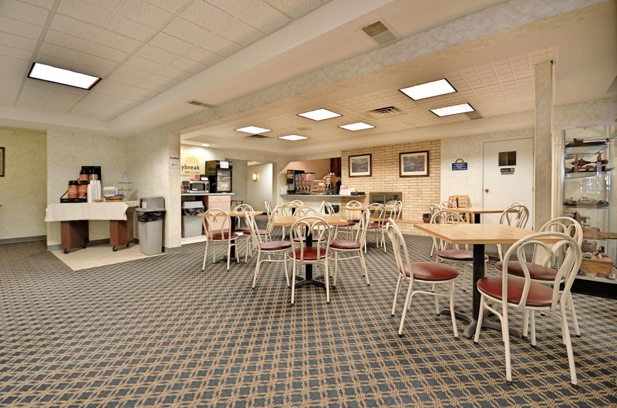 Days By Wyndham Hotel Marquette